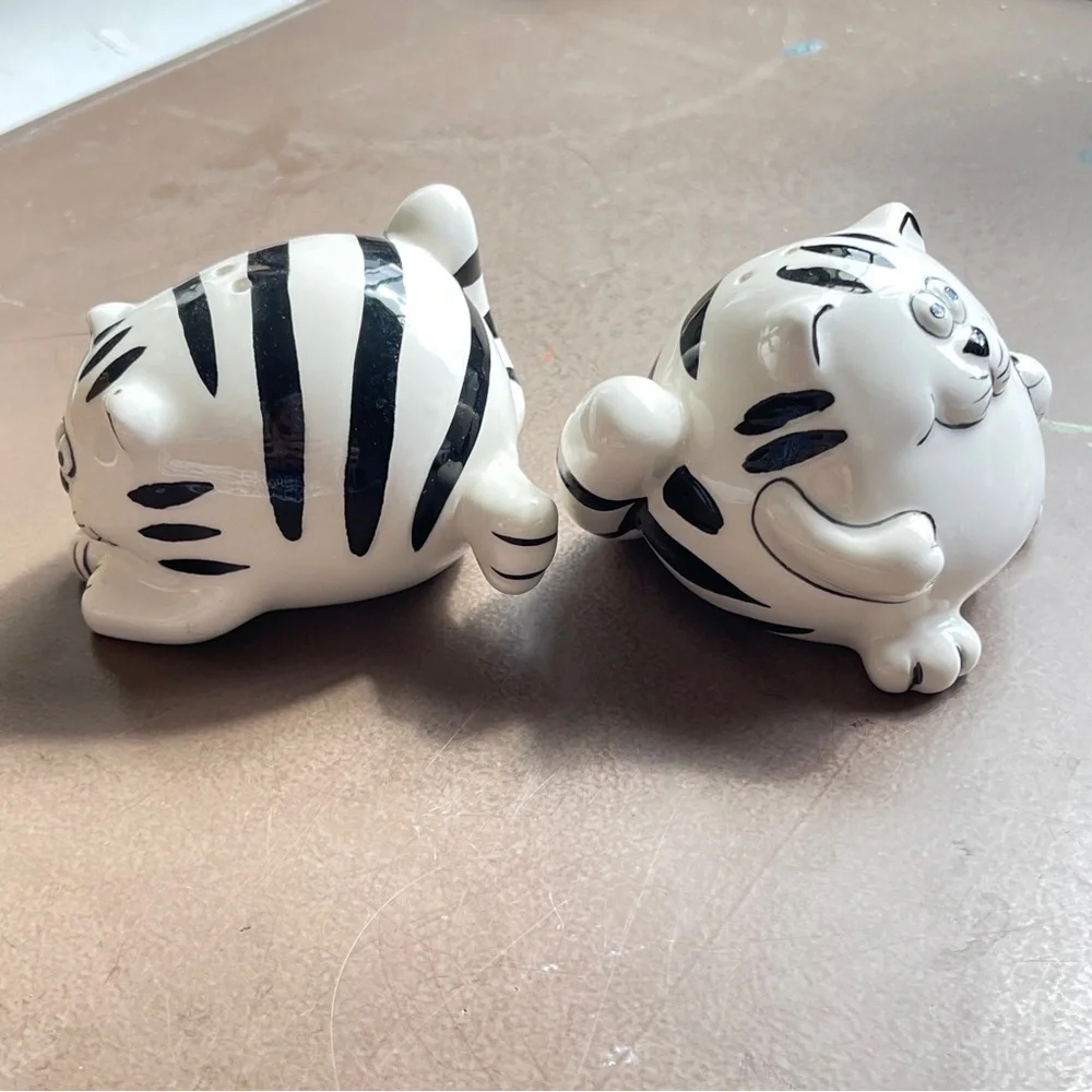 Pier 1 Fat Cat Ceramic Salt & Pepper Shakers